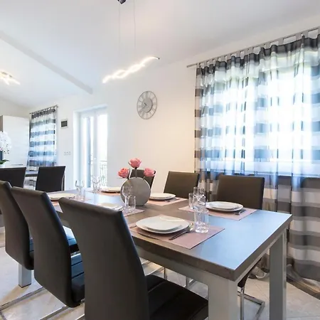 Piljan Hébergement de vacances *